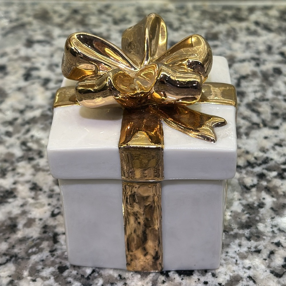 Mikasa Fine China Present Box Gift Holiday‎ Elegance Christmas Engagement